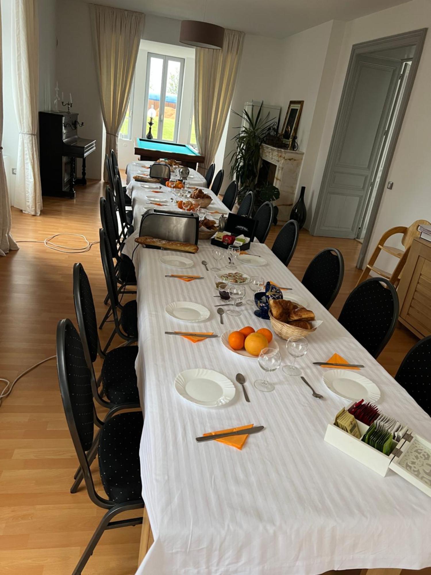 Chateau Camus Panzió Montmarault Kültér fotó